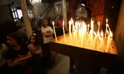 İsrail saldırısında zarar gören Gazze'deki Aziz Porphyrius Kilisesi'nde 'Palmiye Pazarı' ayini düzenlendi