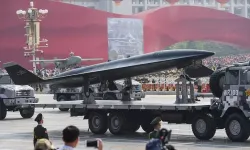 Çin'in "gizemli" yüksek irtifa, yüksek hızlı keşif uçağı WZ-8, ilk kez gökyüzünde