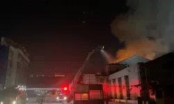 Kemeraltı Çarşısı'ndaki bir iş merkezinde çıkan yangın söndürüldü