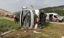 Gaziantep'te yolcu midibüsünün devrilmesi sonucu 10 kişi yaralandı