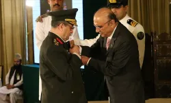 Kara Kuvvetleri Komutanı Orgeneral Bayraktaroğlu'na "Pakistan İmtiyaz Nişanı" tevdi edildi