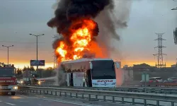 Ümraniye’de iki yolcu otobüsü yandı
