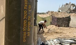 Gazzeliler, İsrail saldırılarındaki mühimmat kalıntılarını çadır yapımında kullanıyor
