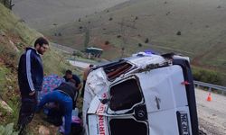 Malatya'da devrilen yolcu minibüsündeki 12 kişi yaralandı