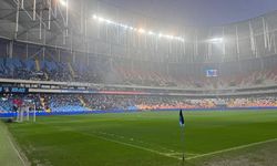 Adana Demirspor- Gaziantep FK maçına yağış nedeniyle 8 dakika ara verildi