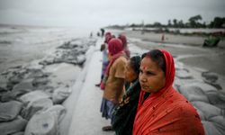 Remal Siklonu'nun karaya ulaşmasından önce güvenlik önlemleri alındı