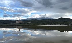 Ağrı Dağı'na kar yağdı