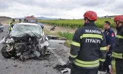 Manisa'da iki otomobil çarpıştı, 1 kişi öldü, 2 kişi yaralandı
