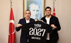 Beşiktaş'ta genç yetenek Mustafa Erhan Hekimoğlu'nun sözleşmesi yenilendi