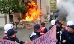 Arnavutluk'ta Tiran Belediye Başkanı Veliaj'ın istifası talebiyle protestolar devam ediyor