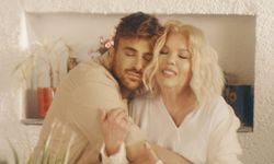 Murat Balcı’dan dünyada bir ilk: Anne Oğul duet yapıp klip çektiler