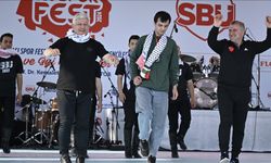 Bakan Bak’tan milli sporcu Necmettin Erbakan Akyüz ve Rektör Aydın ile “dabke” dansı