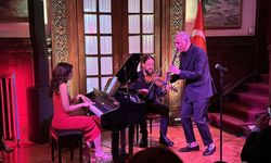 Atina'daki konserde Türkçe ve Yunanca şarkılar dinleyiciyle buluştu