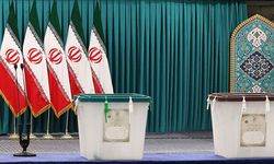 İran'da cumhurbaşkanı seçiminde adaylığını ilk açıklayan isim reformist siyasetçi Pezeşkiyan oldu