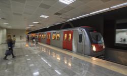 Ankara'da kuvvetli yağış nedeniyle aksama yaşanan metro seferlerine başlandı