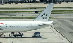 Türbülansa giren Singapur uçağı: Yolcuların ameliyat edilmesi gerekiyor