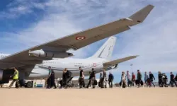Yeni Kaledonya'daki protestolar nedeniyle mahsur kalan turistler için tahliye uçuşları yapılamıyor