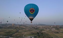 Jandarma broveli sıcak hava balonu Kapadokya semalarında