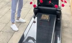 Azerbaycan'da ilk kez mezar taşına QR kod yerleştirildi
