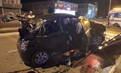 Samsun'da köpeğe vurmamak için bariyere çarpan araçta 3 kişi yaralandı