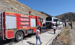 Seyir halindeki yolcu otobüsünde çıkan yangın söndürüldü