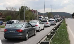 Samsun-Ankara kara yolu Havza geçişinde bayram dönüşü yoğunluğu