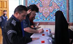 İran'da 14. Dönem Cumhurbaşkanlığı Seçimleri için oy verme işlemi başladı