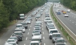 Bayram arifesinde trafik yoğunluğu yaşanıyor