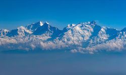 Himalayalar'ın zirvelerinden 11 ton çöp toplandı, 4 ceset bulundu
