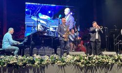 Kerem Görsev, 7. Antalya Akra Caz Festivali'nde sahne aldı