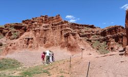 Narman Peribacaları bayram tatilinde turistleri ağırlıyor