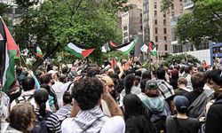 New York Şehir Üniversitesi öğrencileri mezuniyetlerinde Filistin'e destek gösterisi düzenledi