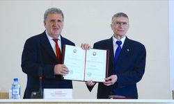 Nobel ödüllü Sancar'a, Azerbaycan Milli İlimler Akademisi onursal üyelik belgesi takdim edildi
