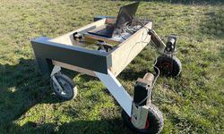 Üniversite öğrencileri yabani otla ilaçsız mücadele için yapay zekalı otonom robot geliştirdi