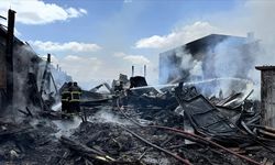 Aksaray'da kereste deposunda çıkan yangın hasara neden oldu