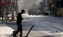 İsrail ordusu Cenin'e baskın düzenledi ve Cenin kampını kuşattı