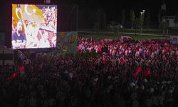Vatandaşlar, Türkiye - Çekya maçını kurulan dev ekranlardan izledi