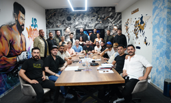 Holywood Yıldızları Tom So, Afif Ben Bendra , Tomas Szomju'da ve  Ronn Moss rol aldğı "12 Savaşcı " Filminden İlk Karale