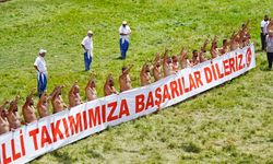 Başpehlivanlardan er meydanında "Bozkurt" işareti