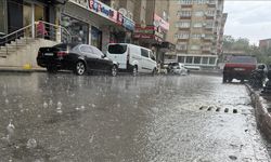 Çankırı ve Erzurum'da etkili olan sağanak hayatı olumsuz etkiledi