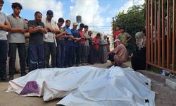 İsrail'in Gazze şehrinin doğusuna düzenlediği saldırılarda onlarca kişi öldü