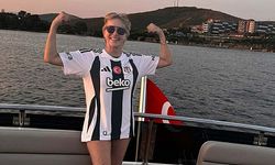 Sharon Stone'a Bodrum'da Beşiktaş forması hediye edildi