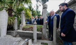 İstanbul Valisi Gül, izinsiz gösterilerde zarar gören camide incelemede bulundu