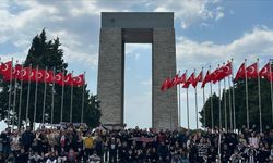 Beşiktaş taraftarları Çanakkale Şehitler Abidesi'ni ziyaret etti