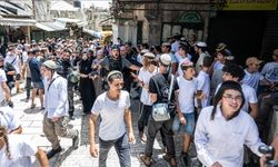 Aşırı sağcı fanatik Yahudiler, Mescid-i Aksa'ya baskın düzenledi