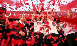 Süper Lig'e yükselen Gençlerbirliği kupasını aldı