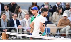 Wimbledon'da Alcaraz üst üste 3. şampiyonluk, Sinner ilk peşinde