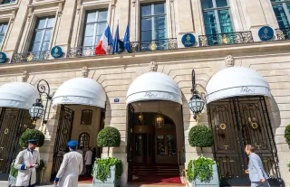 Paris Ritz: Kaybolan 750 bin €'luk yüzük otel elektrikli süpürgesinde bulundu