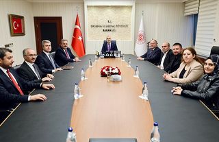 Bakan Işıkhan, Asgari Ücret Tespit Komisyonu'ndaki işçileri kabul etti