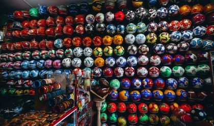 Kolombiya'da yılda 500.000 futbol topu üretiyor